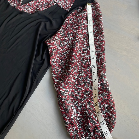 V-Neck Pullover Blouse - Picture 10 of 11